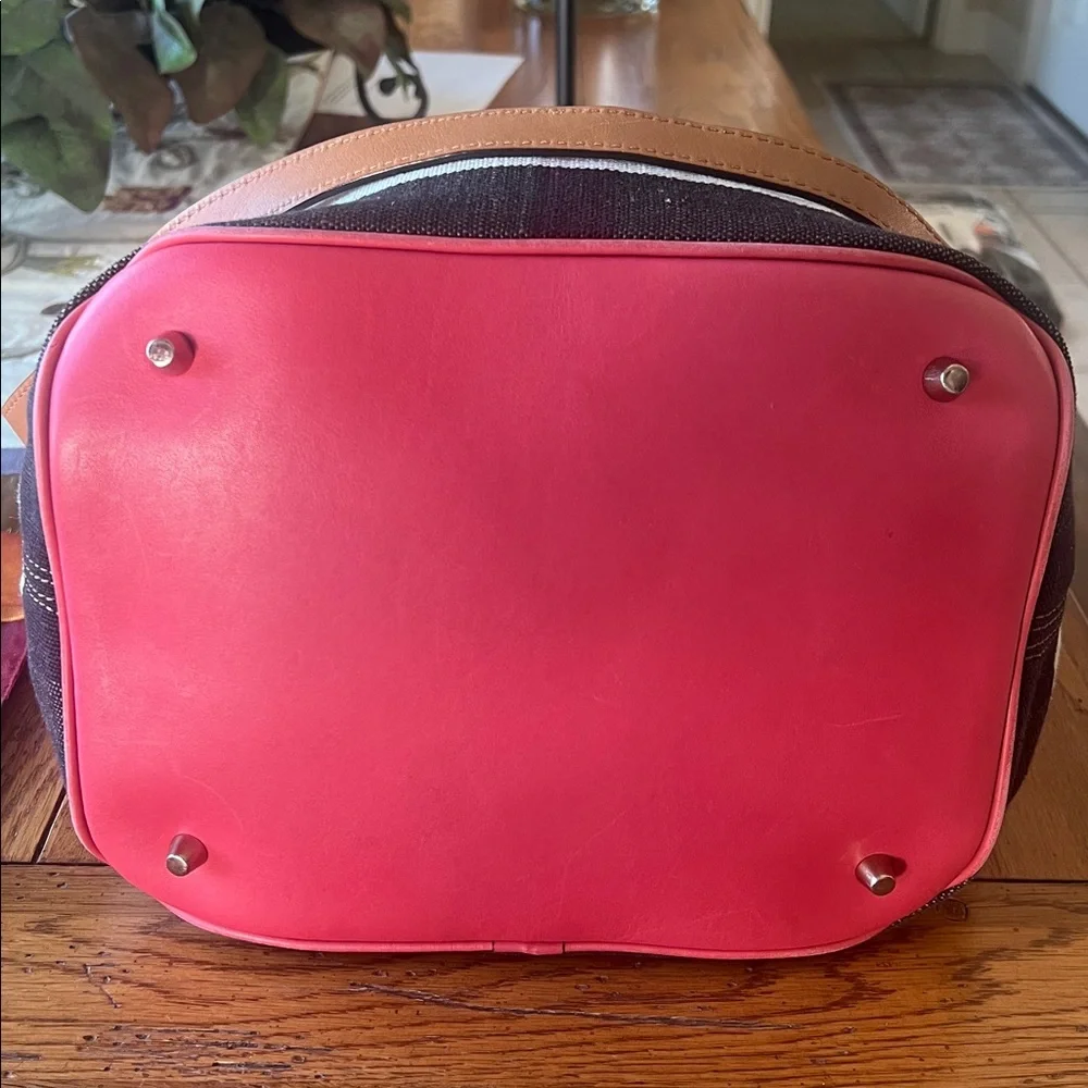 BURBERRY
Calfskin Canvas Ashby w/Tassel Hobo Tan and Black w/Coral Pink Accents - Picture 9 of 12